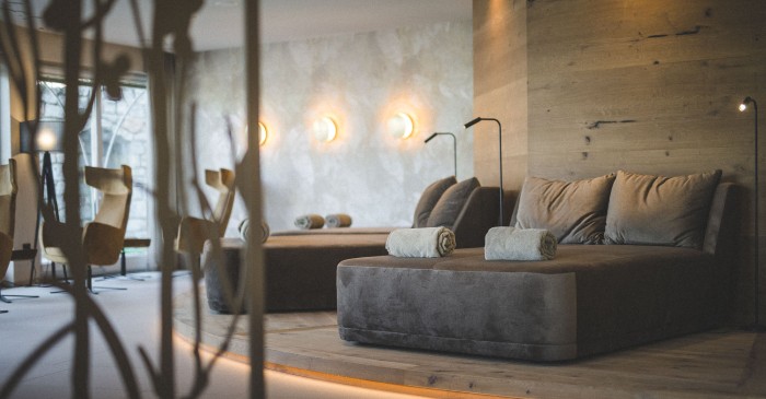 Ruheraum mit Liegen im 4 Sterne S Spa Hotel bei Meran: Sonnbichl