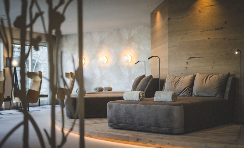 Ruheraum mit Liegen im 4 Sterne S Spa Hotel bei Meran: Sonnbichl