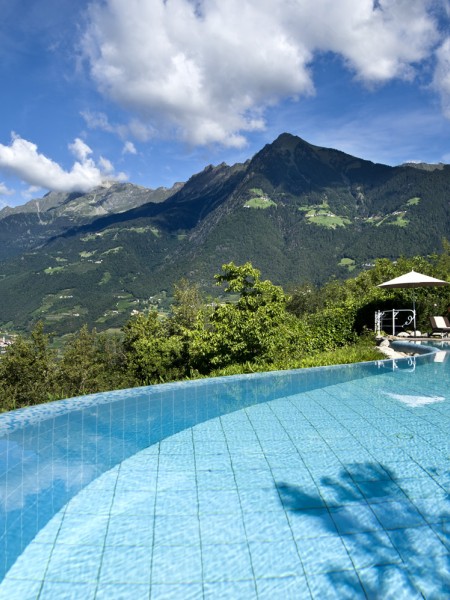 Eintauchen, sich tragen lassen oder schwimmen